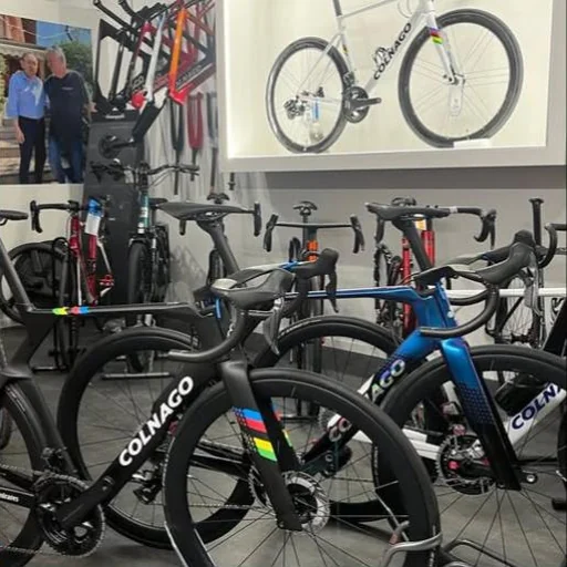 Colnago bicykle v showroome Racingbikes